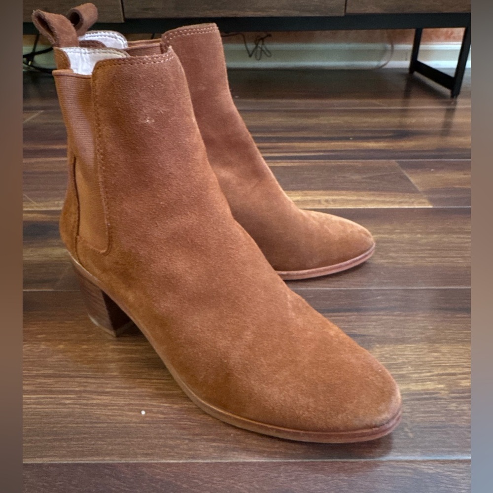 BANANA REPUBLIC Elegant Brown Suede Ankle Booties Size 8
